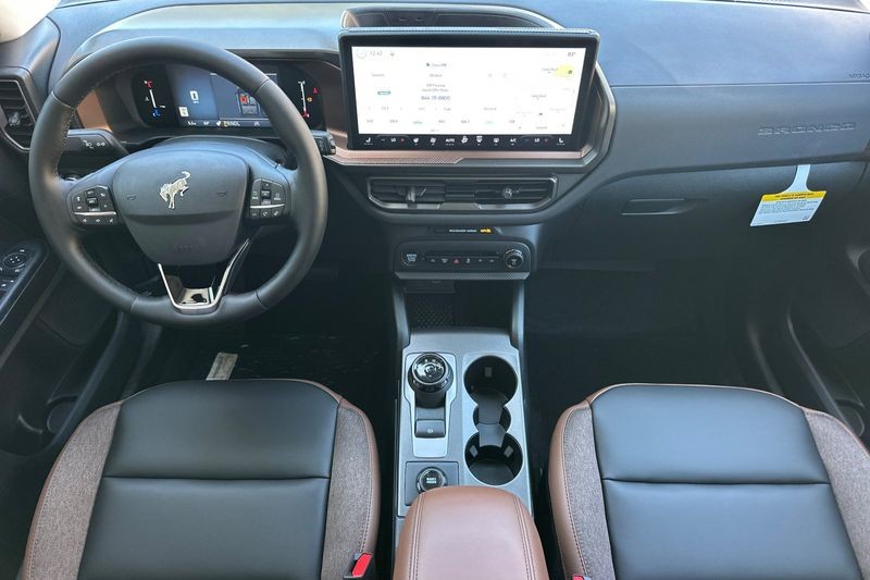 Ford Bronco Sport Vehicle Full-screen Gallery Image 14