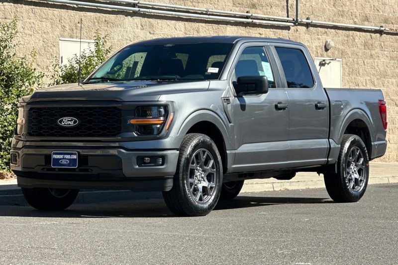 Ford F-150 Vehicle Full-screen Gallery Image 07