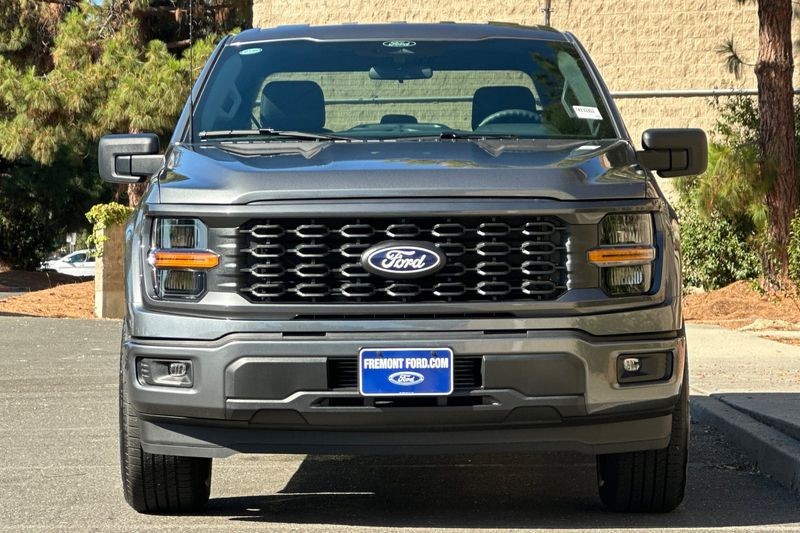 Ford F-150 Vehicle Full-screen Gallery Image 08