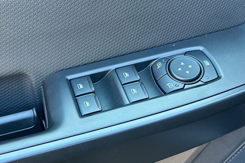 Ford F-150 Vehicle Full-screen Gallery Image 11