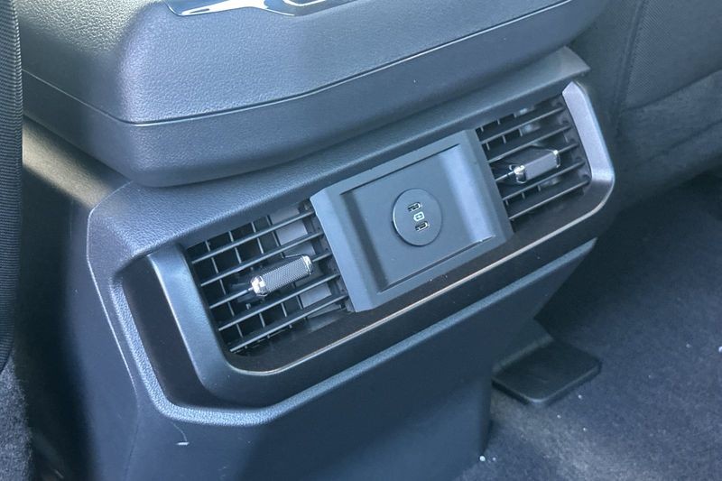 Ford F-150 Vehicle Full-screen Gallery Image 13