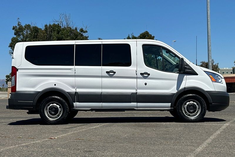 Ford Transit-150 Vehicle Full-screen Gallery Image 02