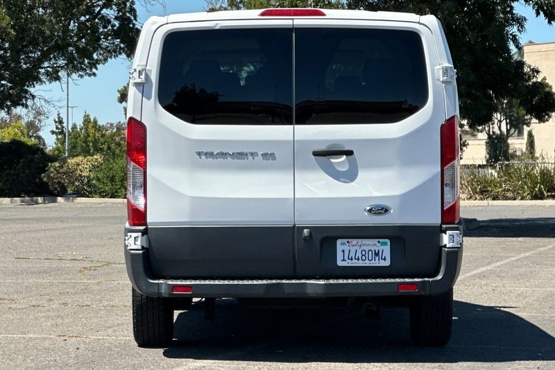 Ford Transit-150 Vehicle Full-screen Gallery Image 04