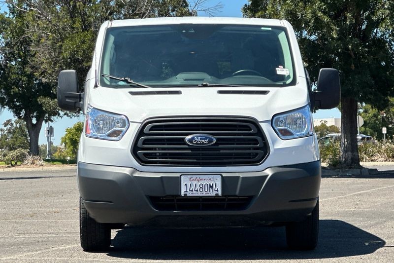 Ford Transit-150 Vehicle Full-screen Gallery Image 09