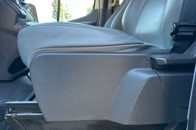 Ford Transit-150 Vehicle Full-screen Gallery Image 13