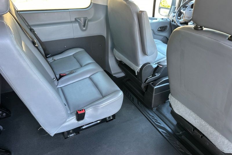 Ford Transit-150 Vehicle Full-screen Gallery Image 14
