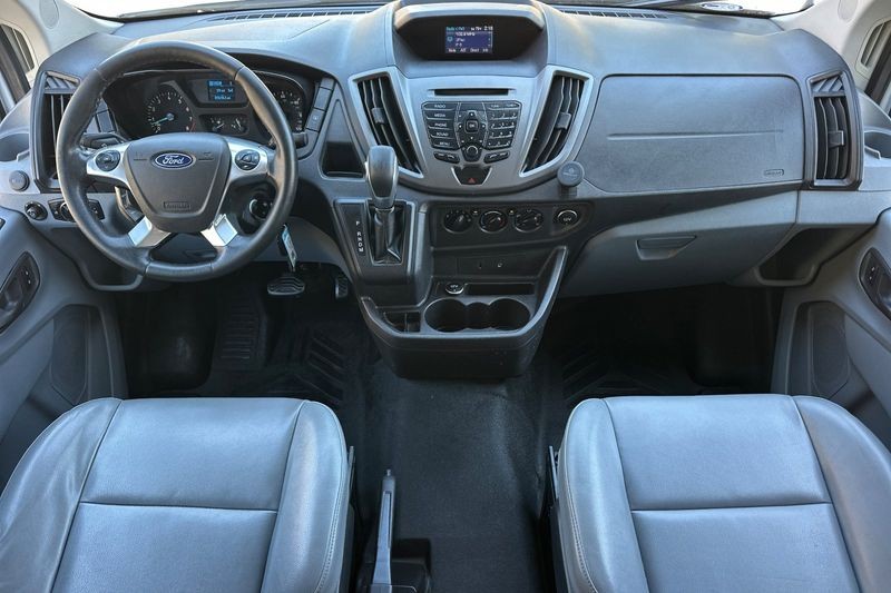 Ford Transit-150 Vehicle Full-screen Gallery Image 15