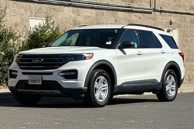 Ford Explorer Vehicle Full-screen Gallery Image 08