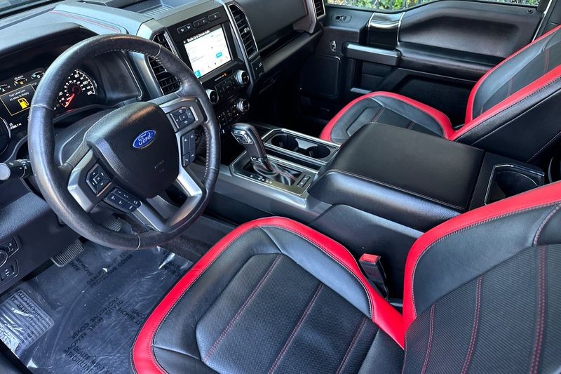 Ford F-150 Vehicle Full-screen Gallery Image 10