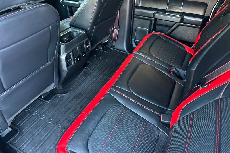 Ford F-150 Vehicle Full-screen Gallery Image 14