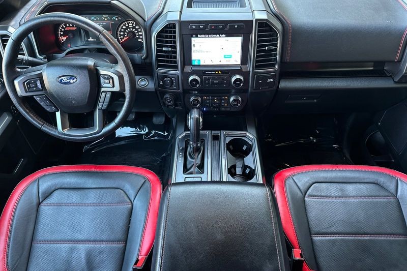 Ford F-150 Vehicle Full-screen Gallery Image 15