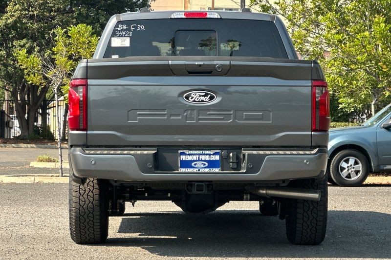 Ford F-150 Vehicle Full-screen Gallery Image 04
