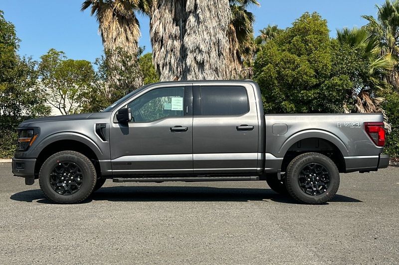 Ford F-150 Vehicle Full-screen Gallery Image 06