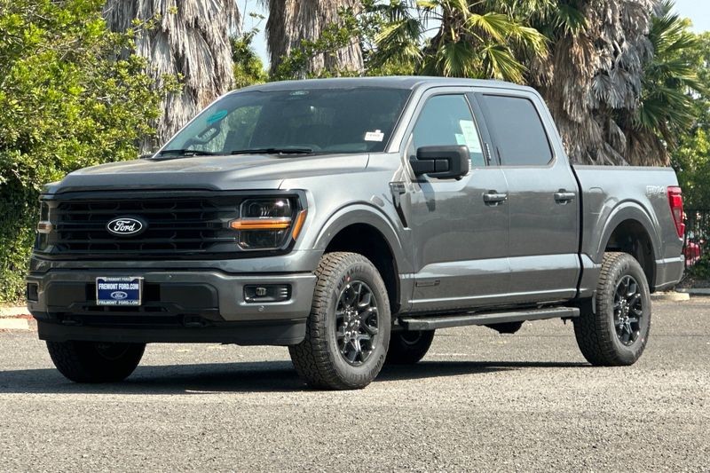 Ford F-150 Vehicle Full-screen Gallery Image 07