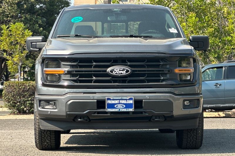 Ford F-150 Vehicle Full-screen Gallery Image 08