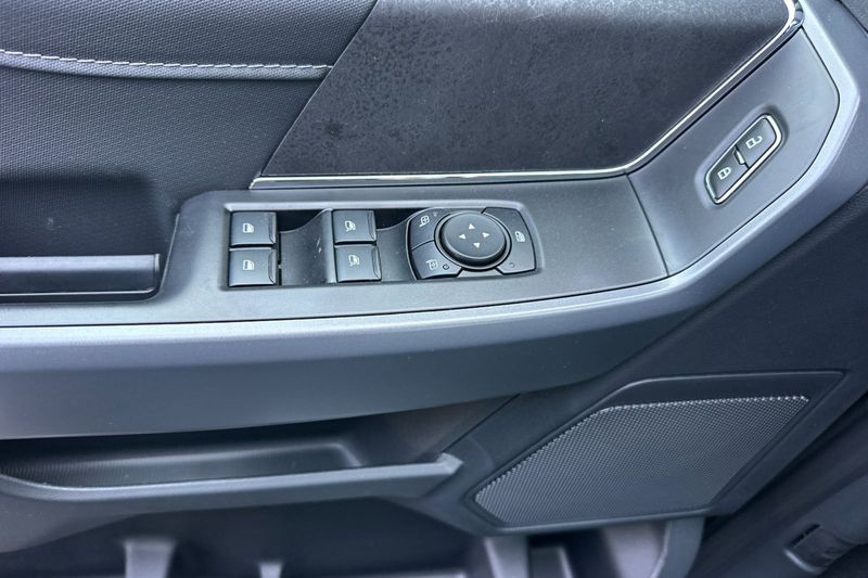 Ford F-150 Vehicle Full-screen Gallery Image 10