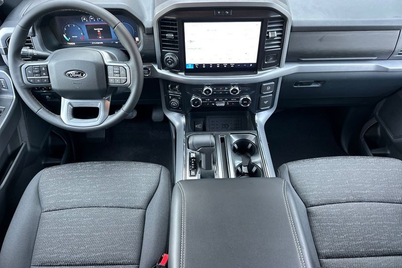 Ford F-150 Vehicle Full-screen Gallery Image 14