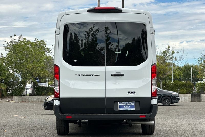 Ford Transit-350 Vehicle Full-screen Gallery Image 04