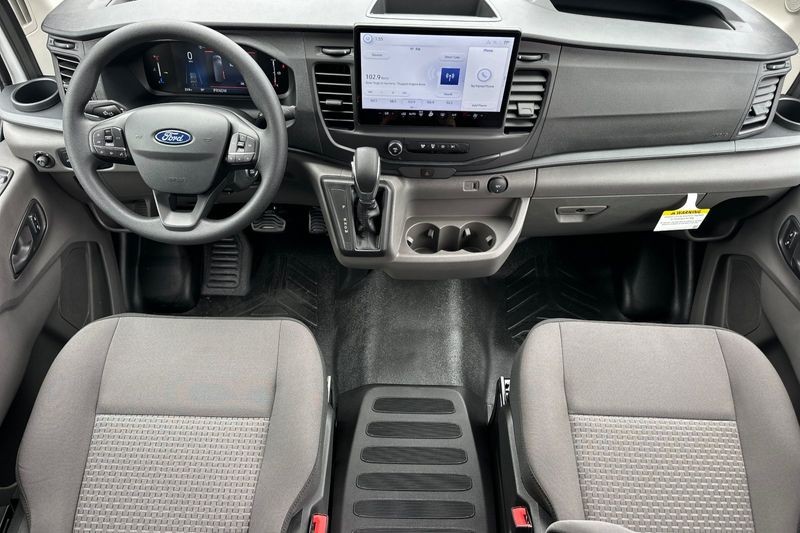 Ford Transit-350 Vehicle Full-screen Gallery Image 13