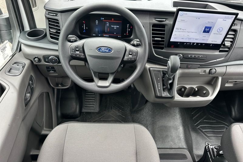 Ford Transit-350 Vehicle Full-screen Gallery Image 14