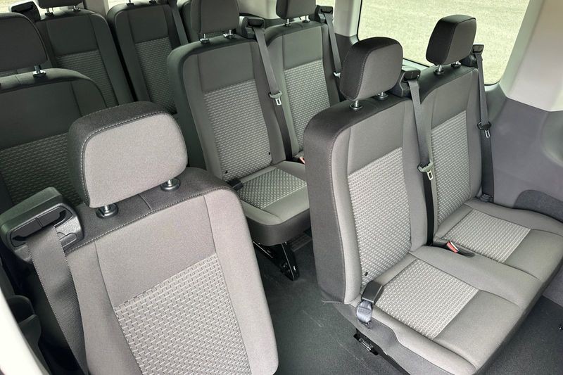 Ford Transit-350 Vehicle Full-screen Gallery Image 15