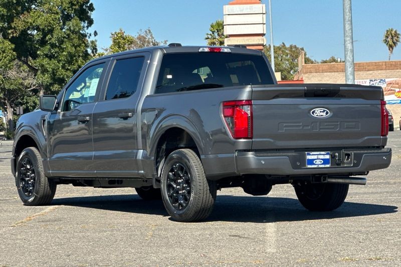 Ford F-150 Vehicle Full-screen Gallery Image 05
