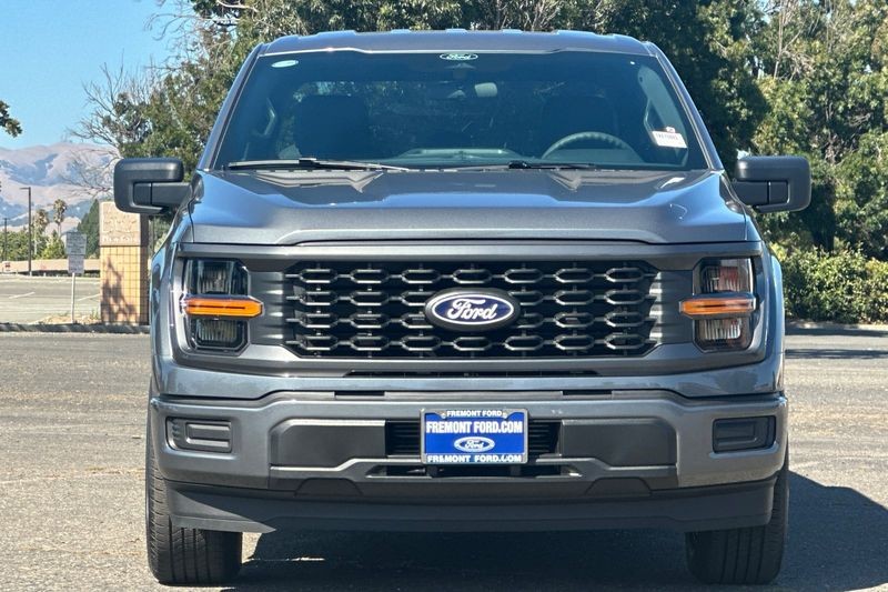 Ford F-150 Vehicle Full-screen Gallery Image 08