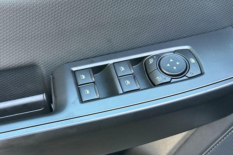 Ford F-150 Vehicle Full-screen Gallery Image 11