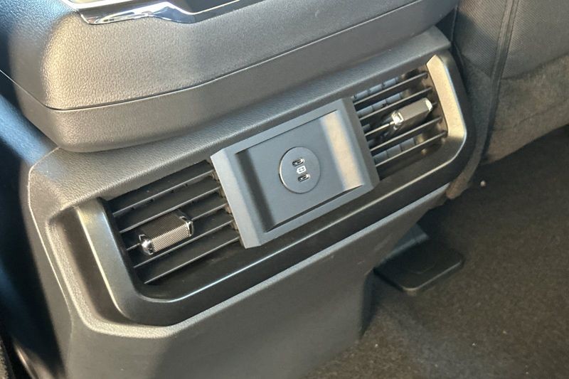 Ford F-150 Vehicle Full-screen Gallery Image 13