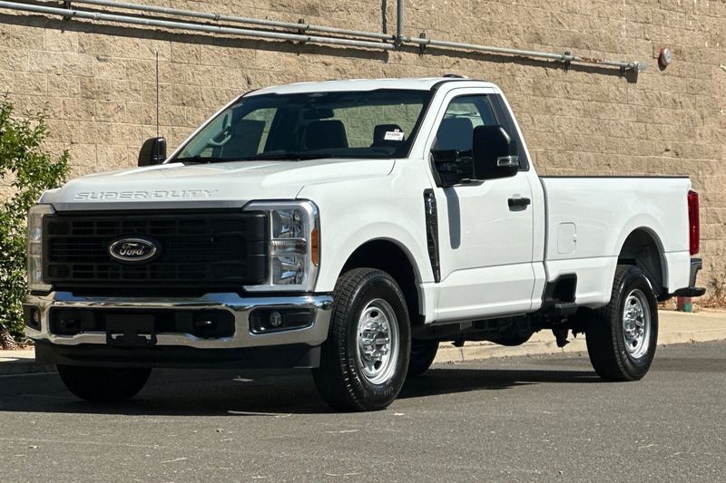 Ford F-250SD Vehicle Full-screen Gallery Image 07