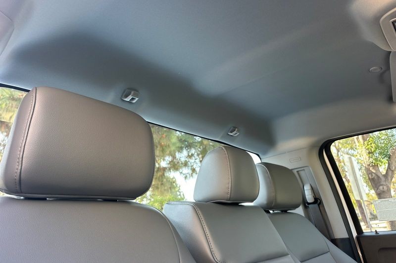 Ford F-250SD Vehicle Full-screen Gallery Image 15