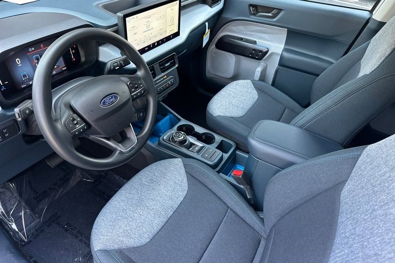 Ford Maverick Vehicle Full-screen Gallery Image 09