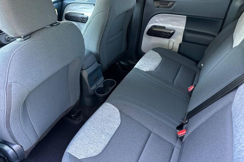 Ford Maverick Vehicle Full-screen Gallery Image 12