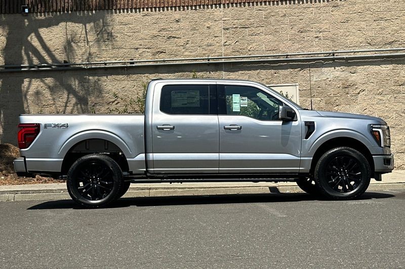 Ford F-150 Vehicle Full-screen Gallery Image 02