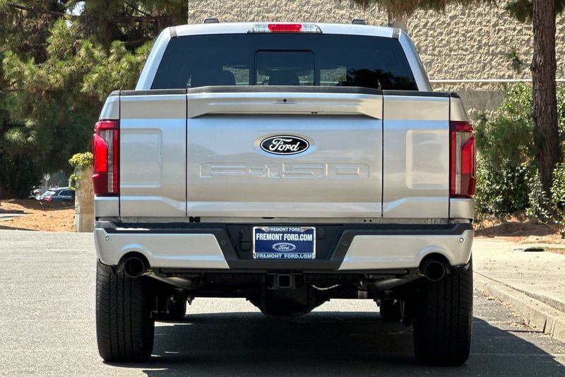Ford F-150 Vehicle Full-screen Gallery Image 04