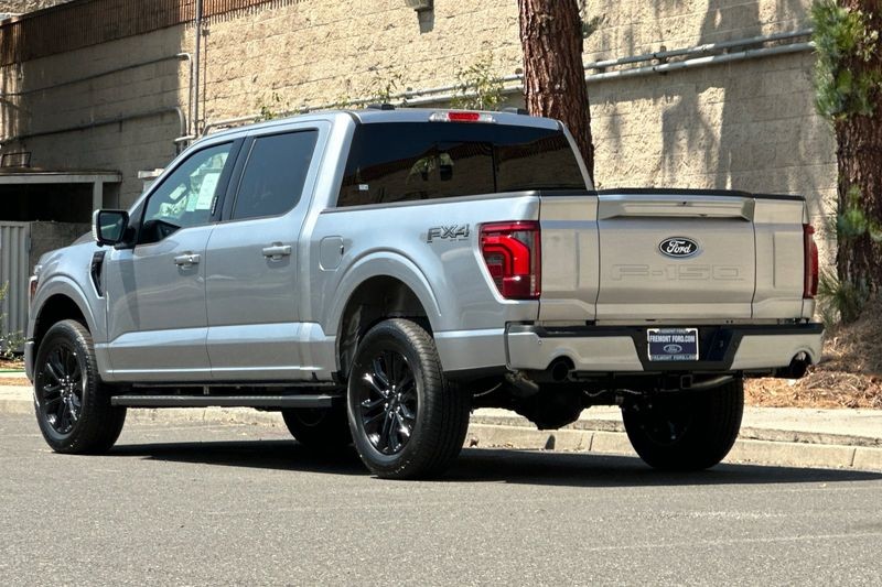 Ford F-150 Vehicle Full-screen Gallery Image 05