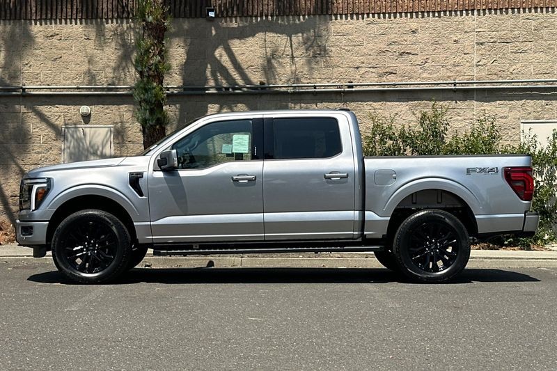 Ford F-150 Vehicle Full-screen Gallery Image 06