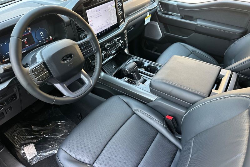Ford F-150 Vehicle Full-screen Gallery Image 09