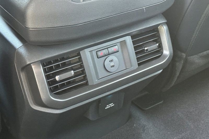Ford F-150 Vehicle Full-screen Gallery Image 13