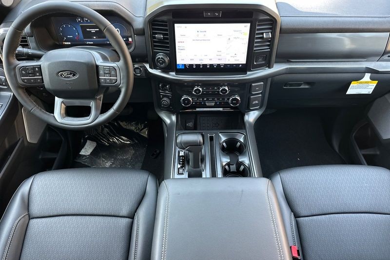 Ford F-150 Vehicle Full-screen Gallery Image 14