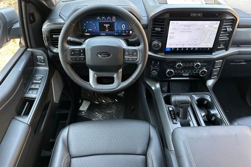 Ford F-150 Vehicle Full-screen Gallery Image 15