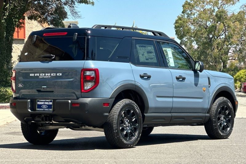 Ford Bronco Sport Vehicle Full-screen Gallery Image 03