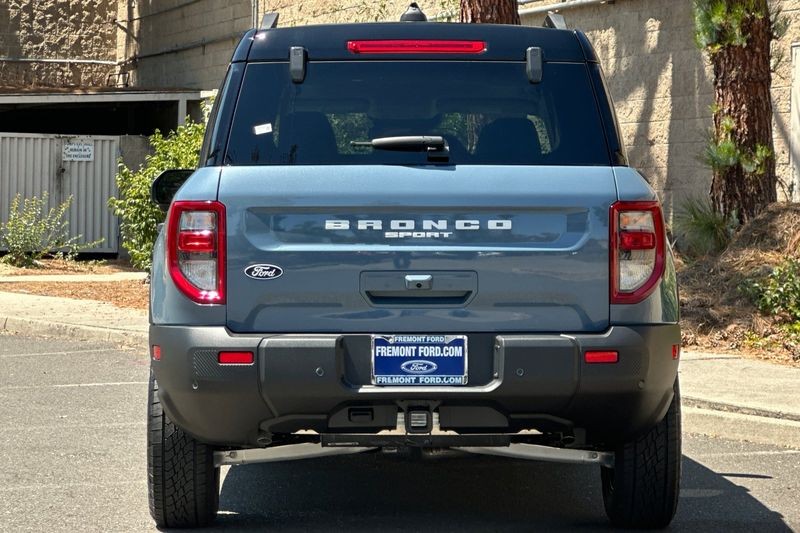 Ford Bronco Sport Vehicle Full-screen Gallery Image 04
