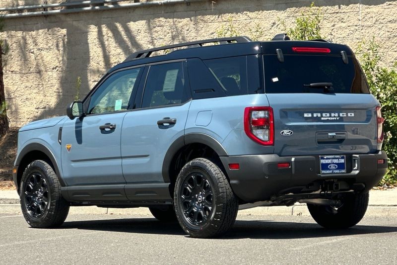 Ford Bronco Sport Vehicle Full-screen Gallery Image 05