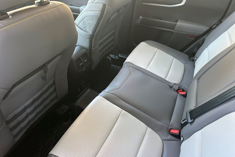 Ford Bronco Sport Vehicle Full-screen Gallery Image 12