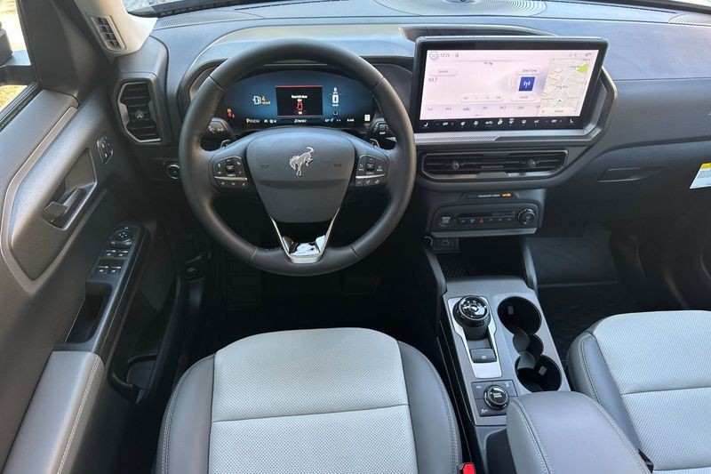 Ford Bronco Sport Vehicle Full-screen Gallery Image 15