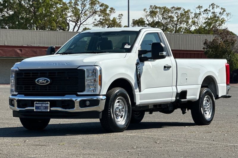 Ford F-250SD Vehicle Full-screen Gallery Image 07