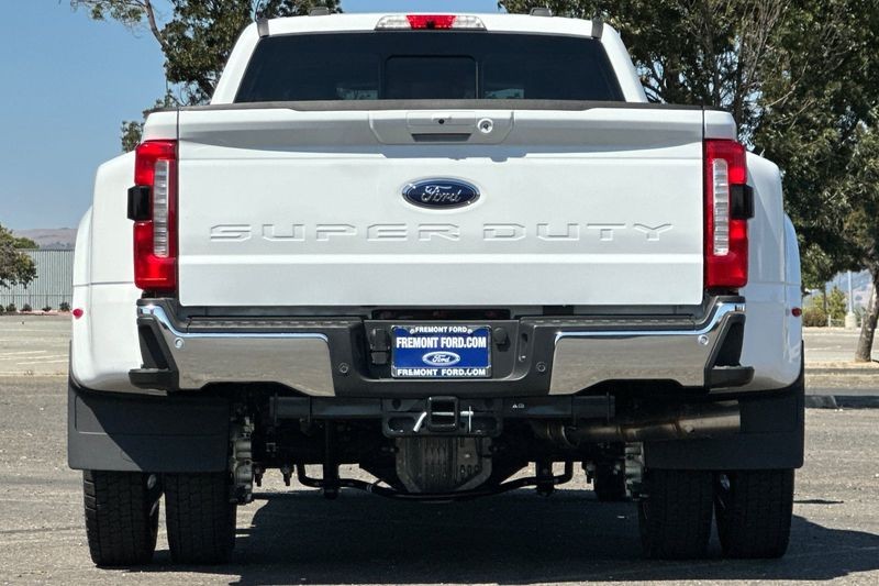 Ford F-450SD Vehicle Full-screen Gallery Image 04