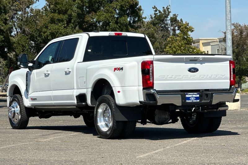 Ford F-450SD Vehicle Full-screen Gallery Image 05