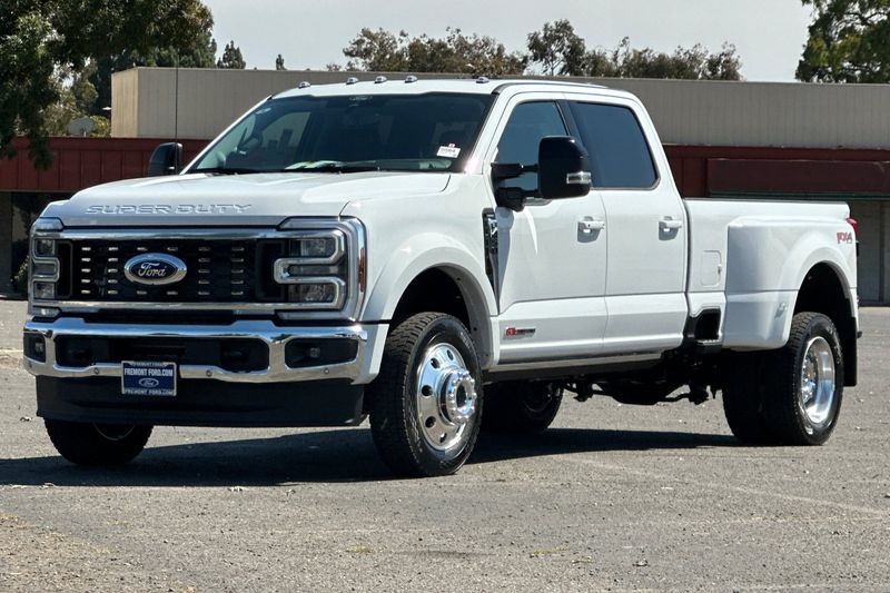 Ford F-450SD Vehicle Full-screen Gallery Image 07
